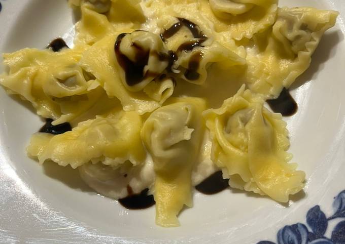 Ravioli astice e gamberi con crema di parmigiano al limone e finocchietto -  MoltoFood