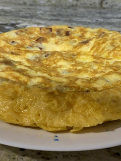 Una foto de Tortilla de patatas con cebolla