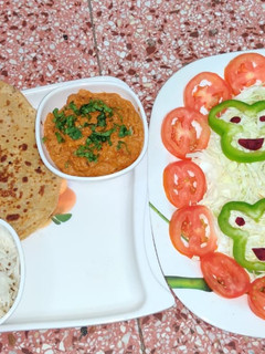 કાજુ બટર મસાલા (Kaju butter masala with salad Recipe In Gujarati) રેસીપી મુખ્ય ફોટો