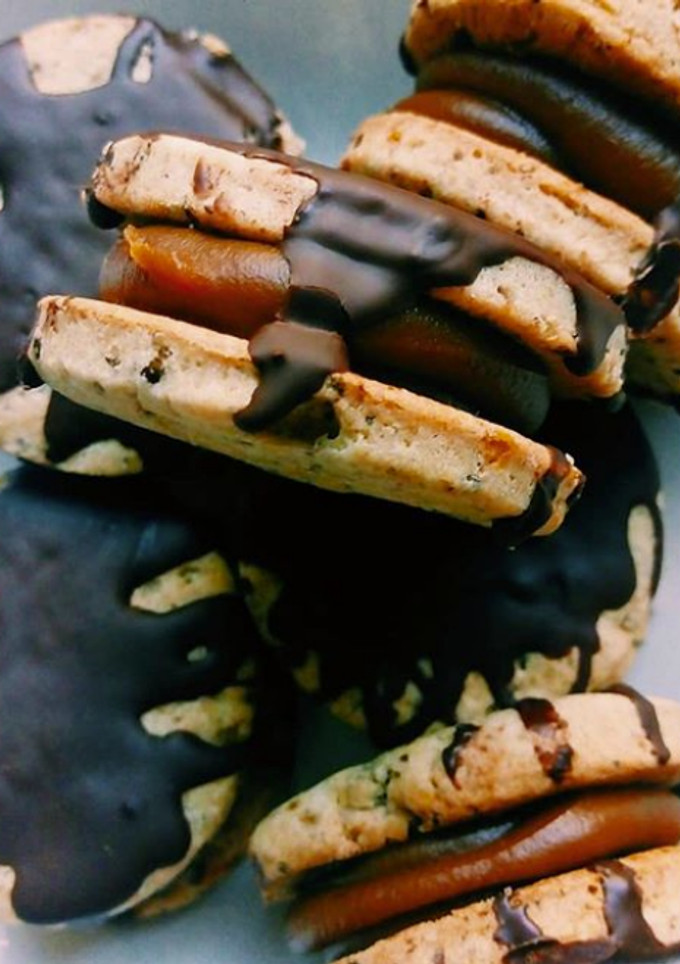 Una foto de Alfajores integrales sin gluten y con masa sin lactosa