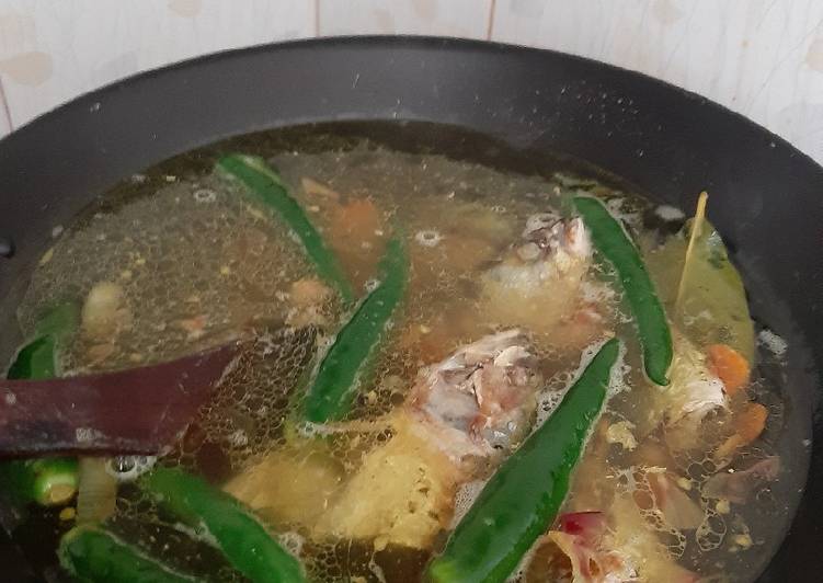 Proses Menyiapkan Ikan Kembung Cuka yang enak