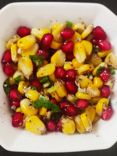 மாதுளை ஸ்வீட் கான் கோசம்பரி (Pomegranate Sweet corn kosambari recipe in tamil) செய்முறை முக்கிய புகைப்படம்