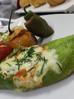 Una foto de Achojcha (Caigua) rellena y Locotitos rellenos