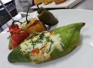 Una foto de Achojcha (Caigua) rellena y Locotitos rellenos