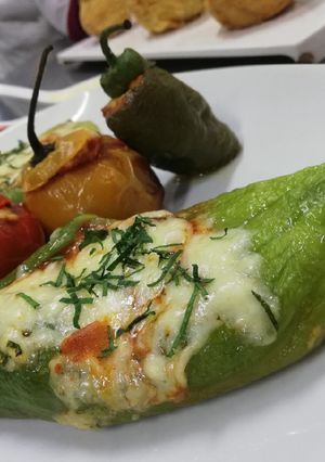 Una foto de Achojcha (Caigua) rellena y Locotitos rellenos