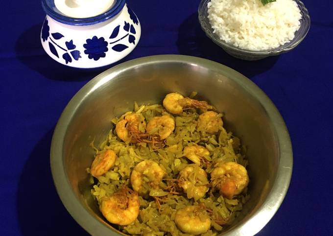 Bengali Lau Chingri / Prawn Bottle Gourd Curry Recipe by Sudipa Gope ...