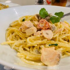A picture of Creamy salmon pasta.