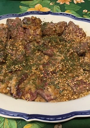 Une photo de Bœuf juste saisi aux arachides, fruits et gingembre