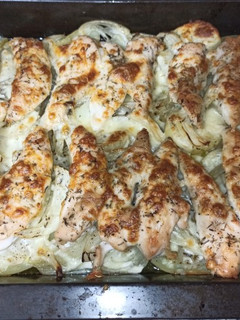 Una foto de Solomillo de pollo al queso con patatas