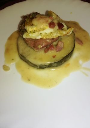 Una foto de Hamburguesitas guisadas con jamón