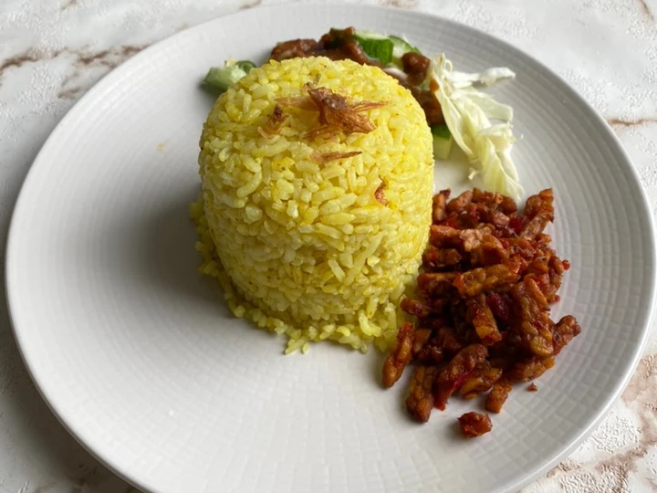 Cara Sederhana Membuat Resep  25. Nasi Kuning Super Praktis yang Lezat, Menggugah Selera