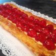 Tarta de hojaldre con fresas y crema pastelera