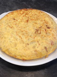 Una foto de Tortilla de patatas y cebolla