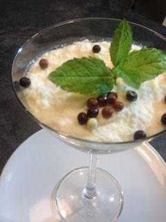 Una foto de Mousse de chocolate blanco