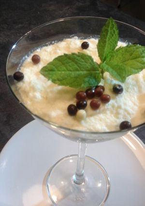 Una foto de Mousse de chocolate blanco