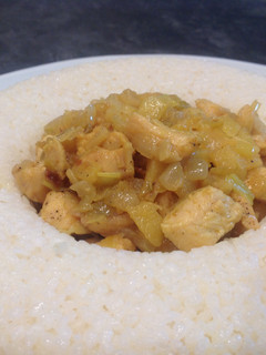 Una foto de Arroz al Curry con Pollo
