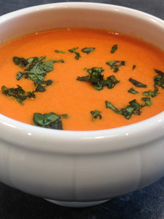 Una foto de Crema de tomates y pimientos