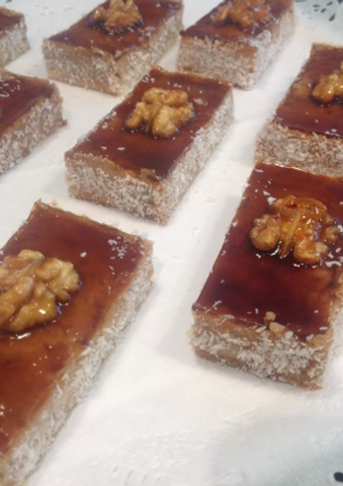 Una foto de Pastelitos de hojaldre con nueces y coco