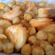 Garbanzos con rape y langostinos