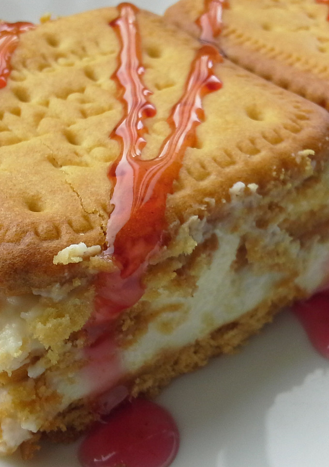 Una foto de Tarta de galleta con chocolate y queso