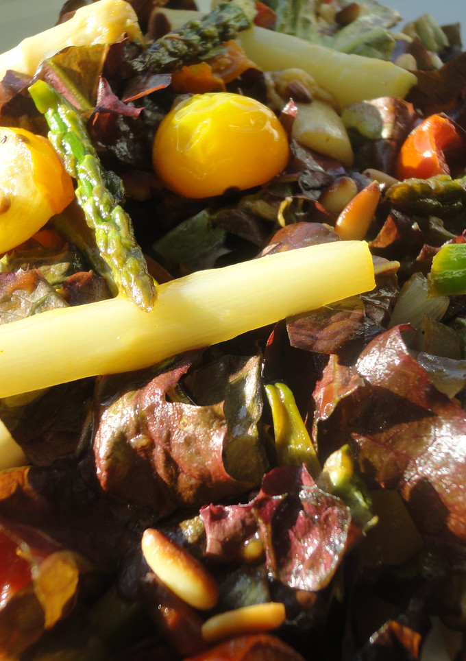 Una foto de Ensalada de espárragos caramelizados