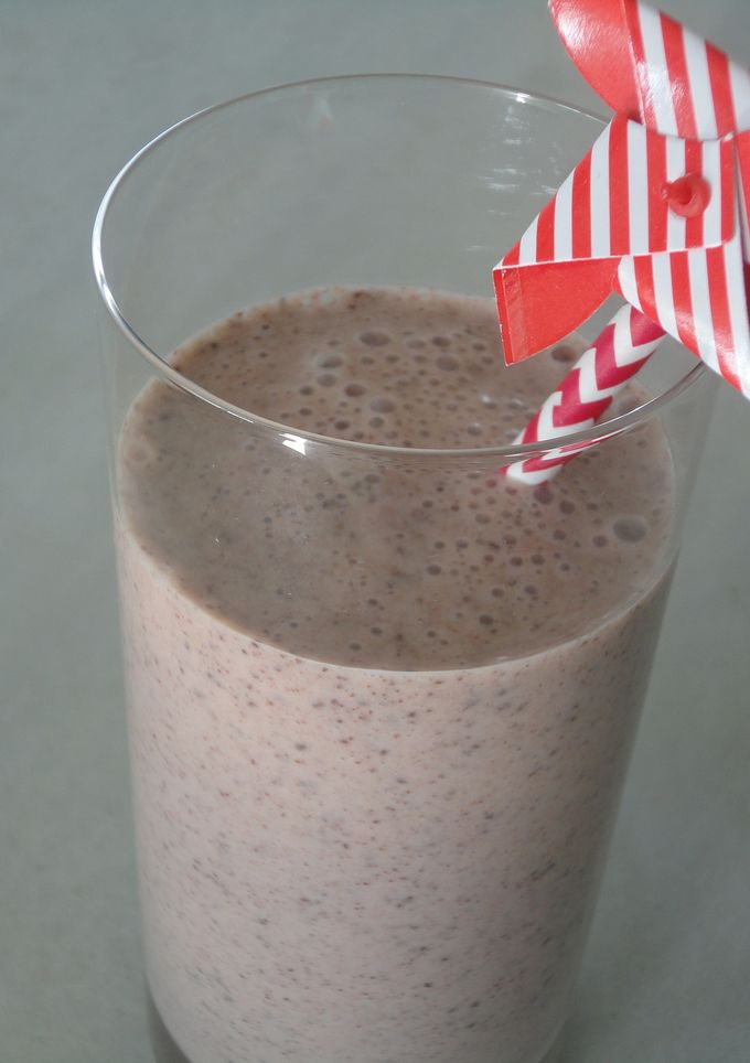 Una foto de Batido de plátano, fresa y chocolate