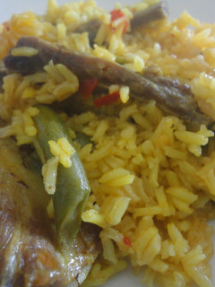 Una foto de Arroz con costilla ibérica y judías verdes