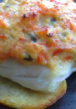 Una foto de Merluza con costra de verduras y parmesano