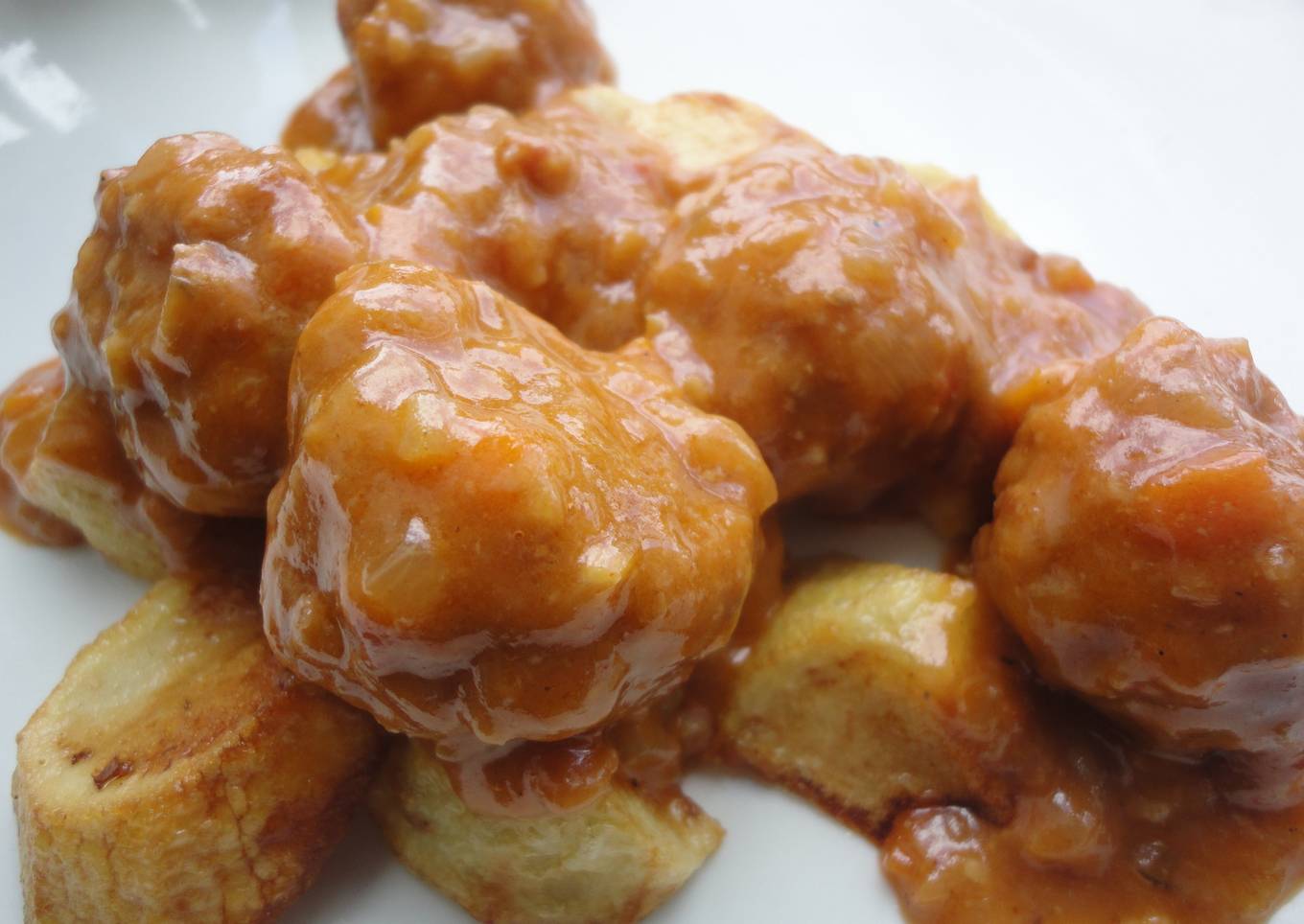 Albóndigas de ibérico y verduras con salsa de cerveza