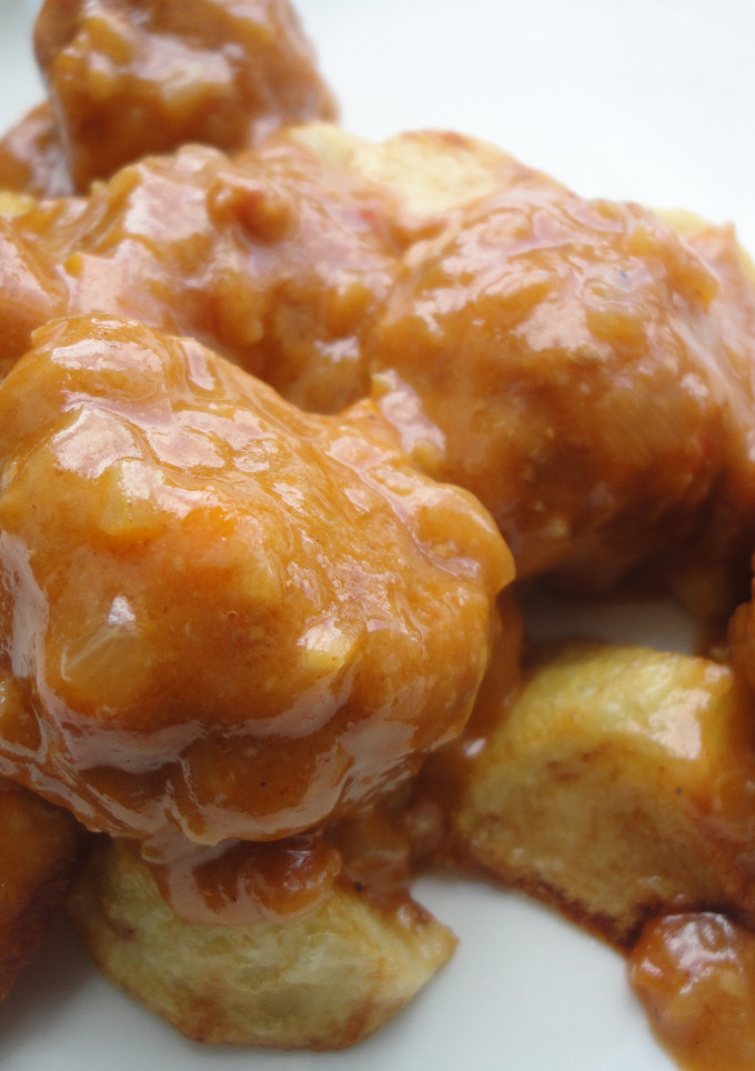 Una foto de Albóndigas de ibérico y verduras con salsa de cerveza