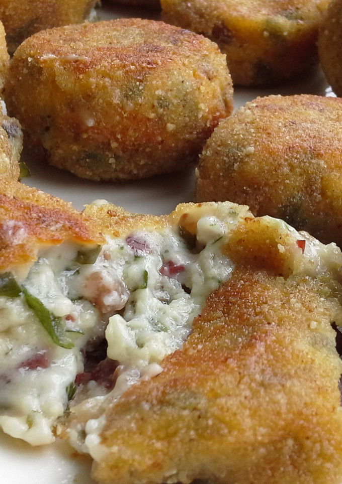 Una foto de Croquetas de cecina y algas