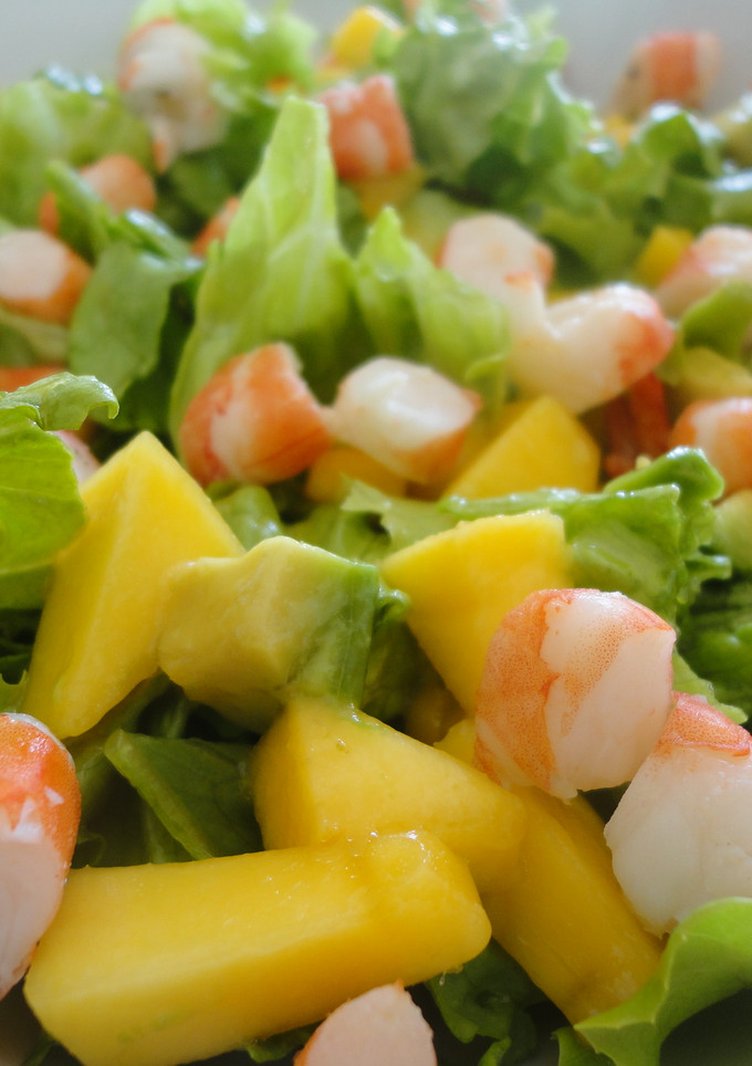 Una foto de Ensalada con langostinos
