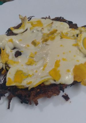 Una foto de Pizza con base de papa y berenjena