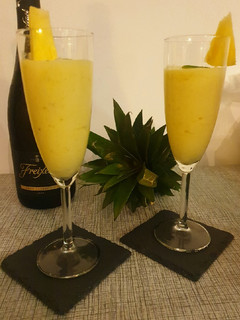 Una foto de Sorbete de piña al cava