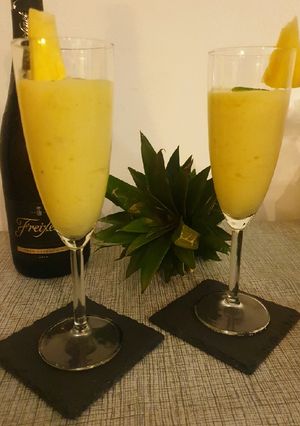 Una foto de Sorbete de piña al cava