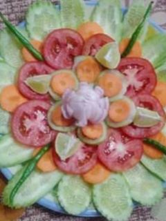 सलाद (Salad recipe in Hindi) रेसिपी मुख्य फोटो