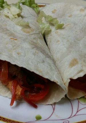 Una foto de Tacos de pollo y carne