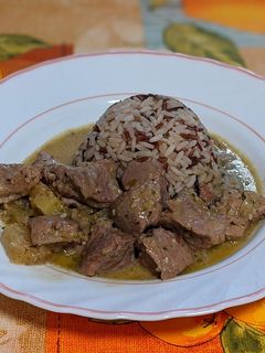 Una foto de Wok de pavo con piña y roquefort al garam masala