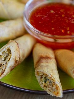 Una foto de Rollitos de primavera estilo Filipino (Lumpiang Shanghai)