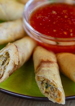 Una foto de Rollitos de primavera estilo Filipino (Lumpiang Shanghai)