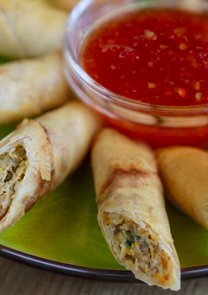 Una foto de Rollitos de primavera estilo Filipino (Lumpiang Shanghai)