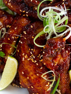Una foto de Alitas de pollo picantes (estilo Thai)