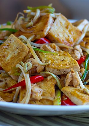 Una foto de Salteado de tofu con brotes de soja