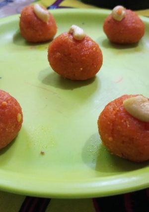 A picture of Carrot ladoo.