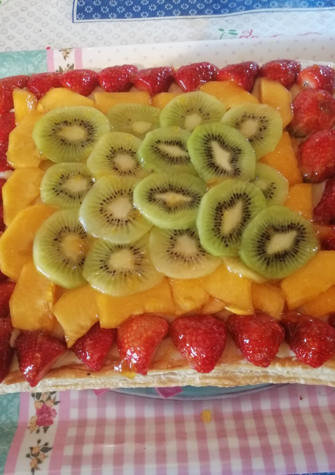 Una foto de Tarta de frutas y crema