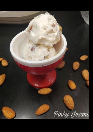 કેરેમલ ડ્રાયફ્રુટ આઈસ્ક્રીમ(Caramel dryfruits icecream recipe in gujarati) રેસીપી મુખ્ય ફોટો