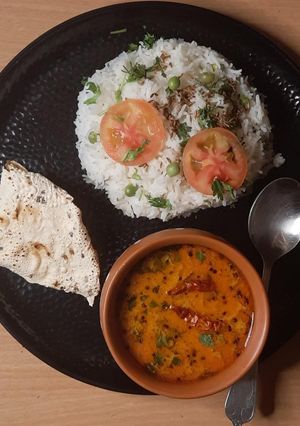 A picture of Punjabi pakora kadhi.