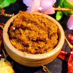 A picture of Lehsun Chutney.
