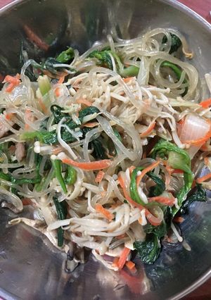 Hình của món Miến trộn (잡채).