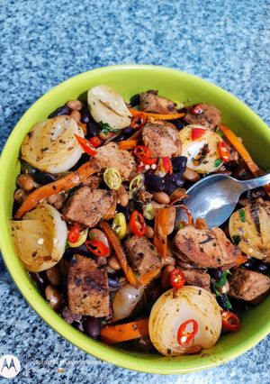 Una foto de Ensalada de porotos con masita de cerdo